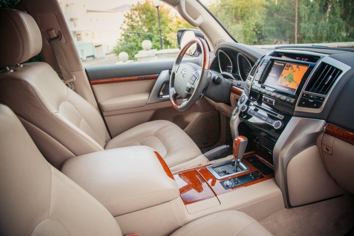 Тойота Land Cruiser LC 300 салон