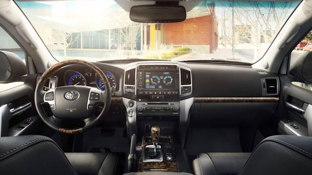 Toyota Land Cruiser 200 Interior