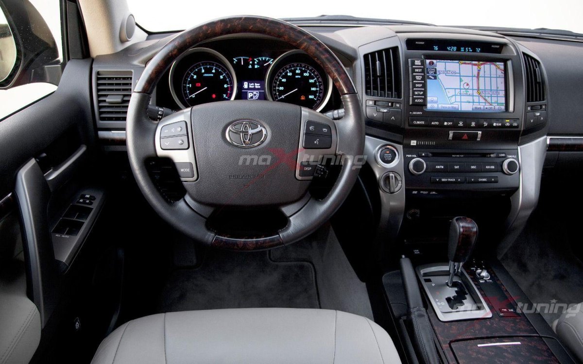 Тойота ленд Крузер 200 салон