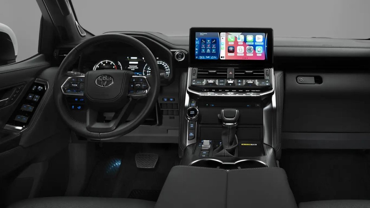 Тойота ленд Крузер 300 2022 салон