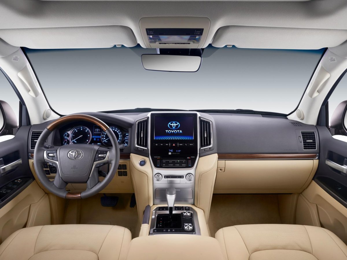 Toyota Land Cruiser 300 салон