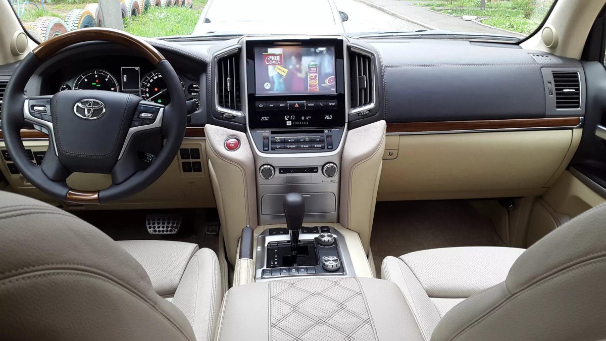 Тойота ленд Крузер 200 белый салон