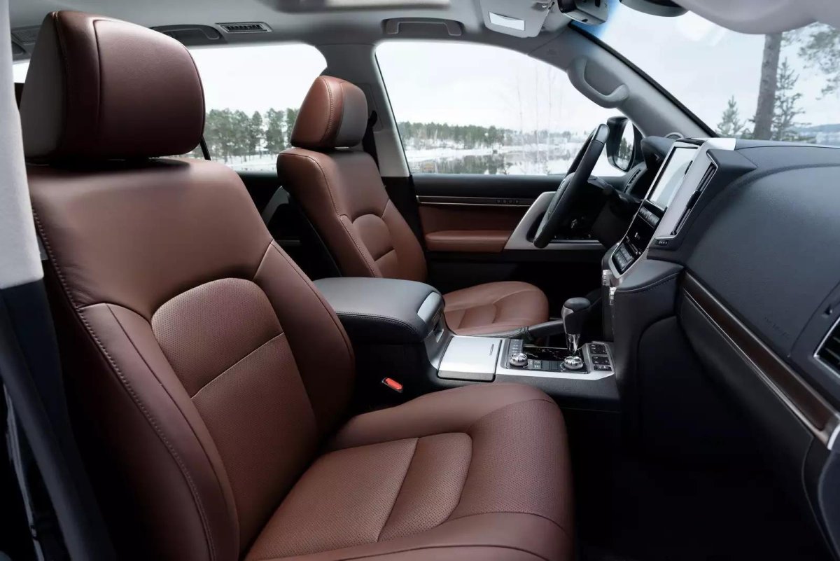 Тойота ленд Крузер 200 коричневый салон