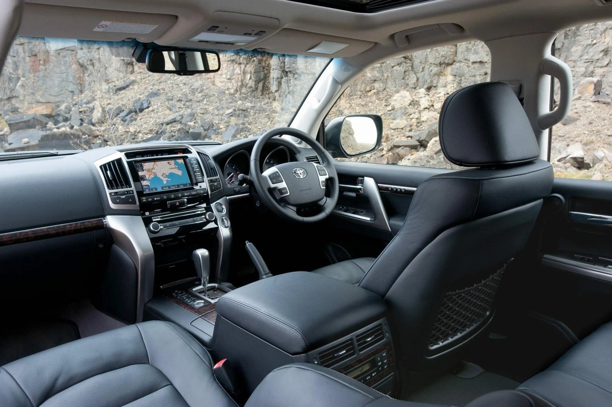Toyota Land Cruiser 200 Interior