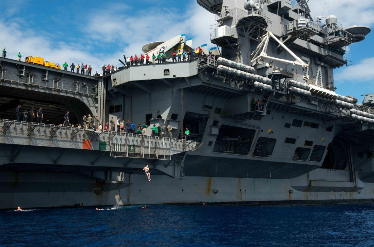 Авианосец Нимиц