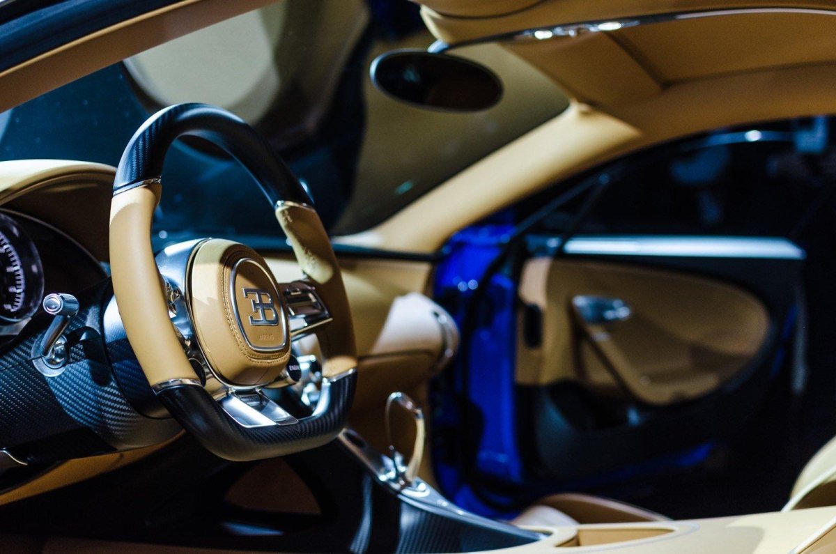 Бугатти Шерон салон