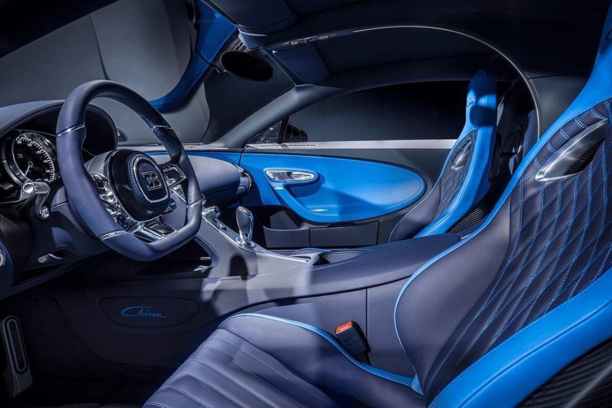 Бугатти ЧИРОН салон
