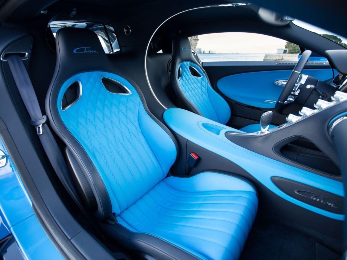 Бугатти ЧИРОН салон белый