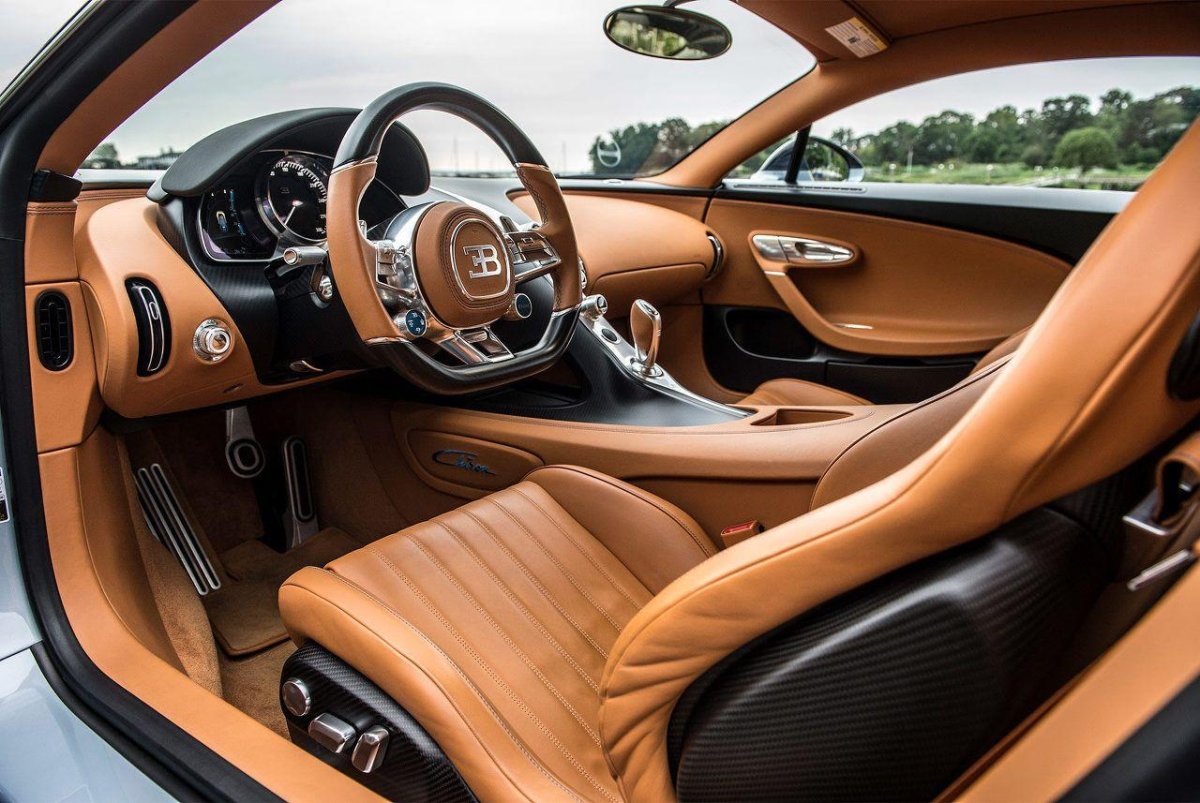 Бугатти Вейрон 2020 салон