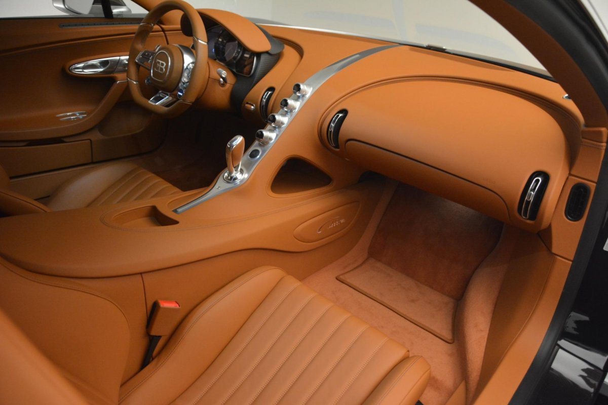 Бугатти ЧИРОН салон