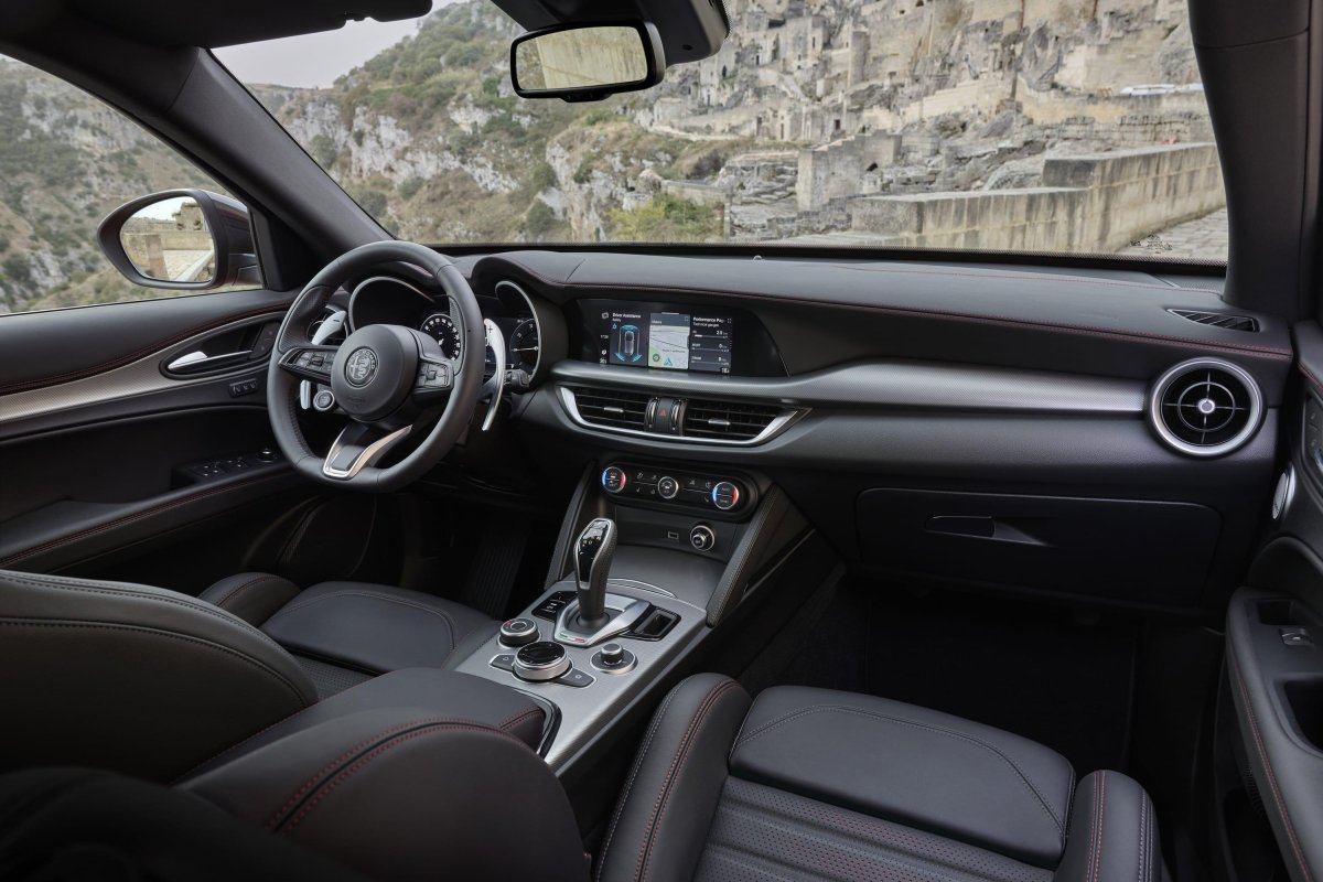 Alfa Romeo Stelvio салон