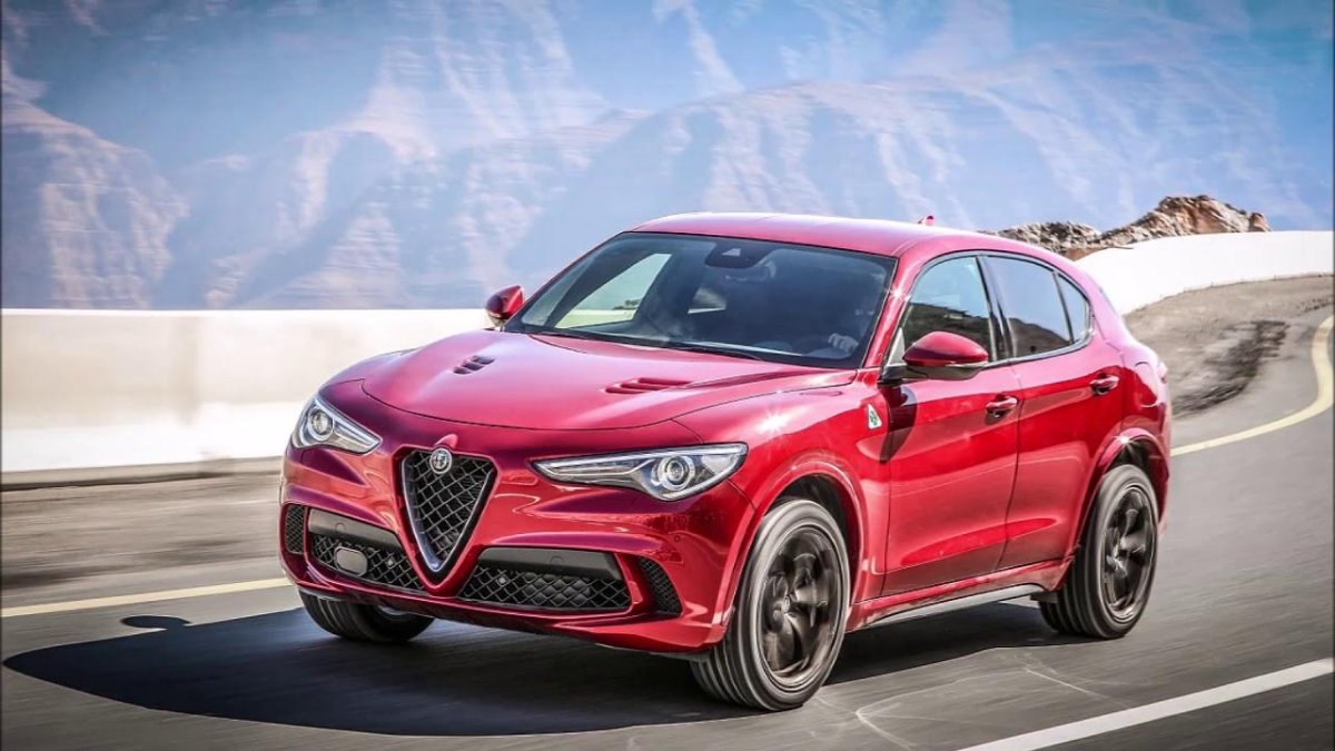 Кроссовер Alfa Romeo Stelvio Quadrifoglio
