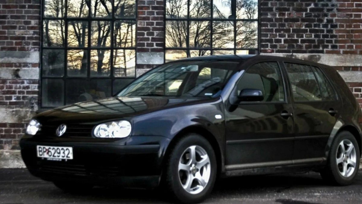 Volkswagen Golf 4 черный