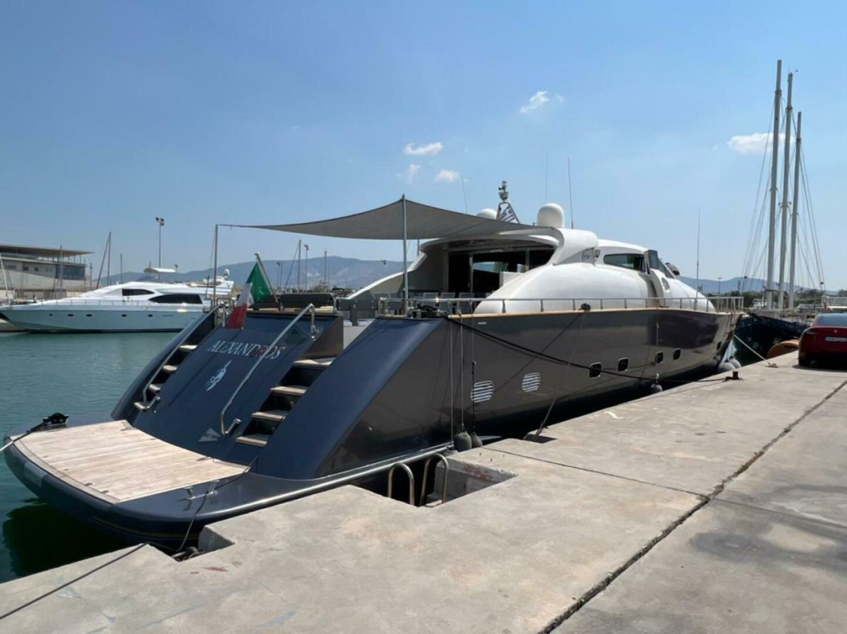 Домик для проката лодок