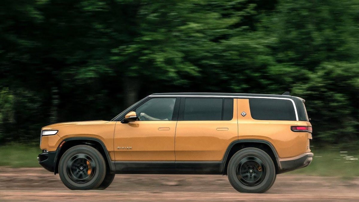 Rivian r1s 2022