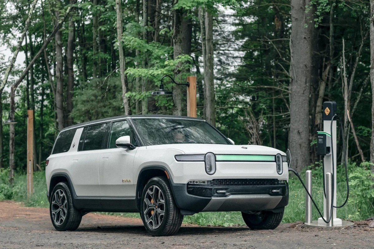 2023 Rivian r1s
