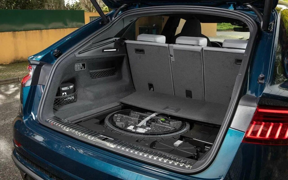 Audi q8 багажник