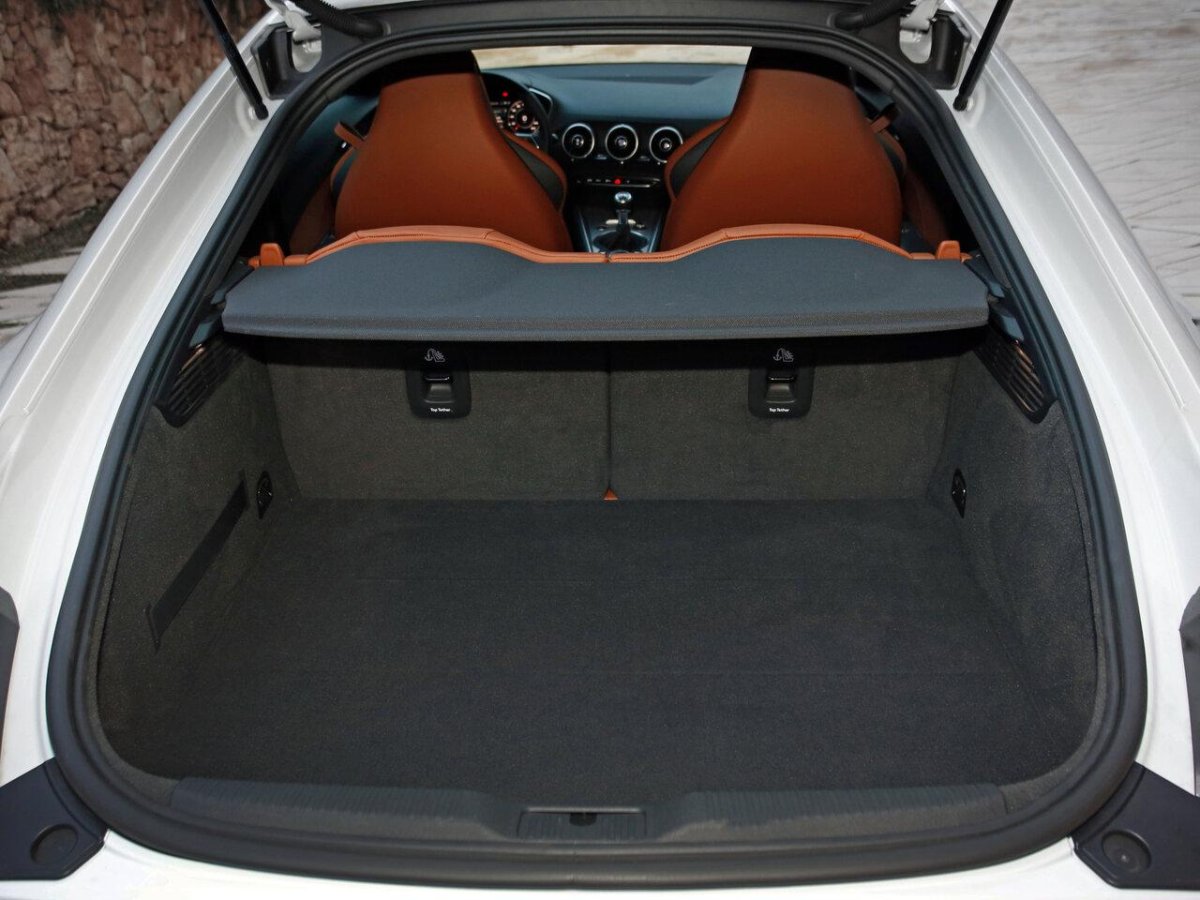 Ауди ТТ 2000 багажник