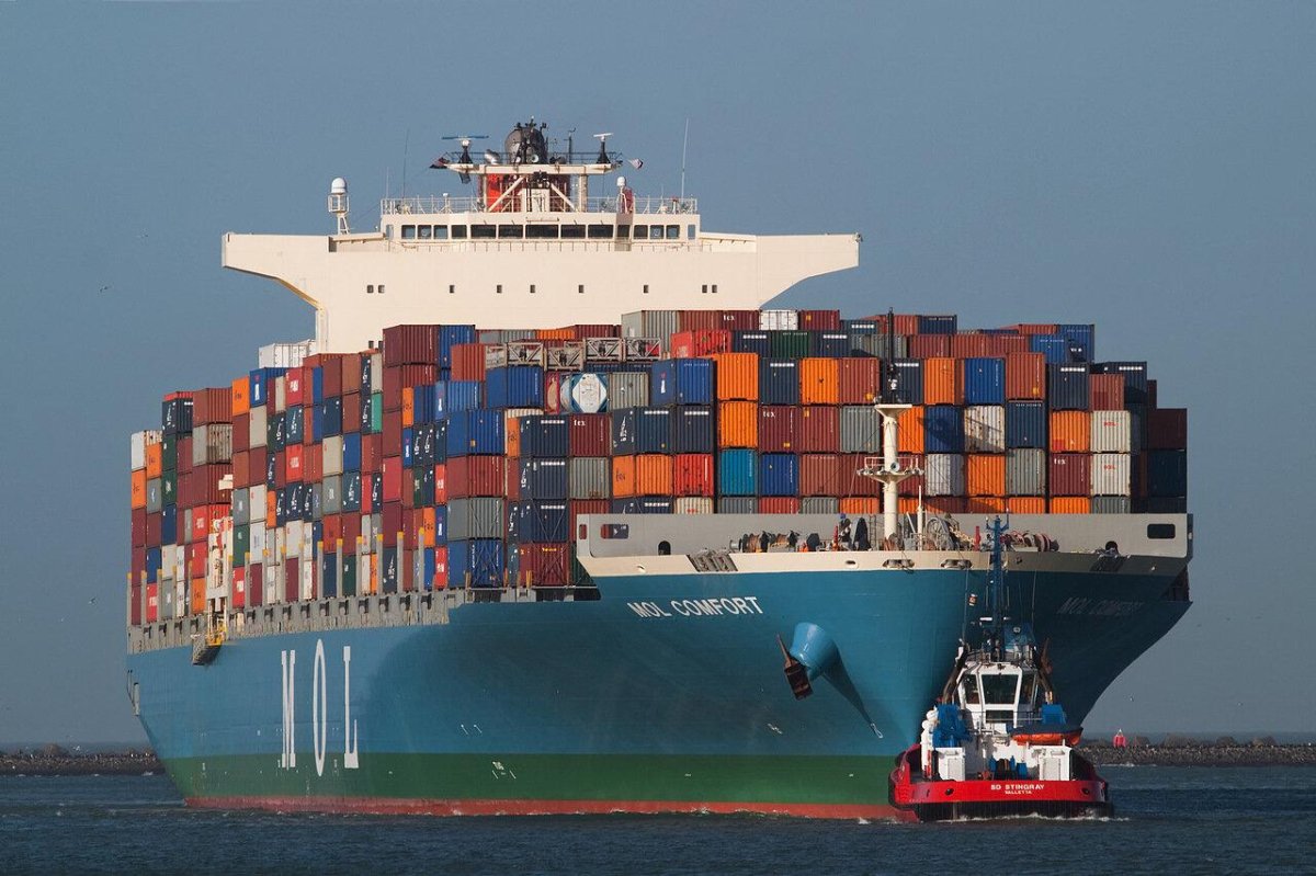 Контейнеровоз Mol Comfort