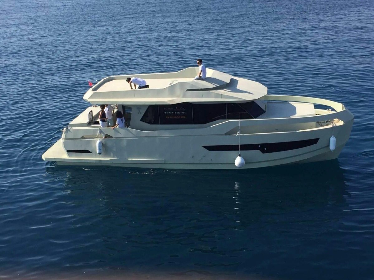 Marquis 630 Sport Yacht
