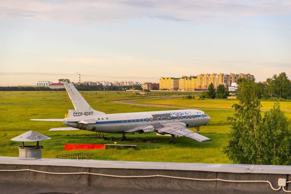 Летное поле