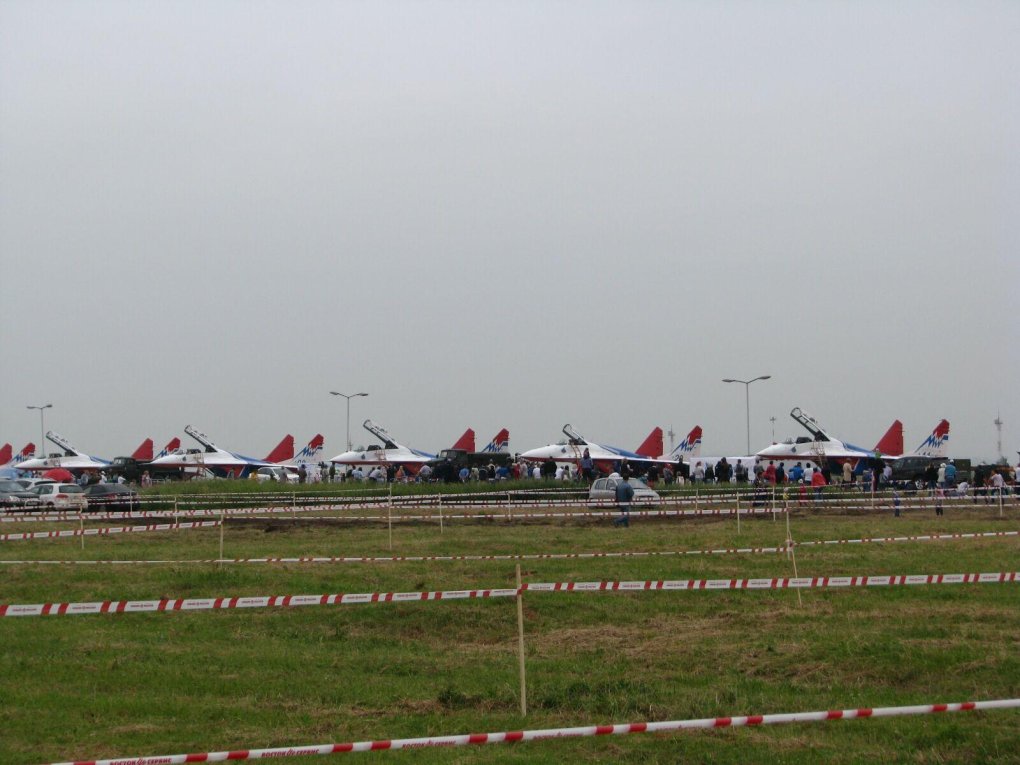 Летное поле