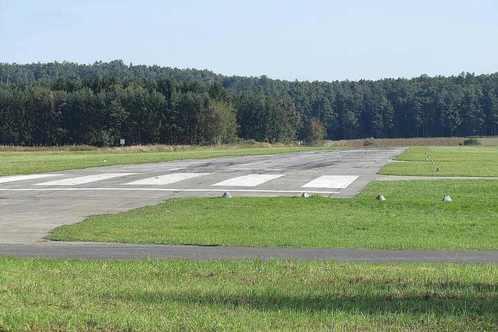 Военный аэродром взлётная полоса