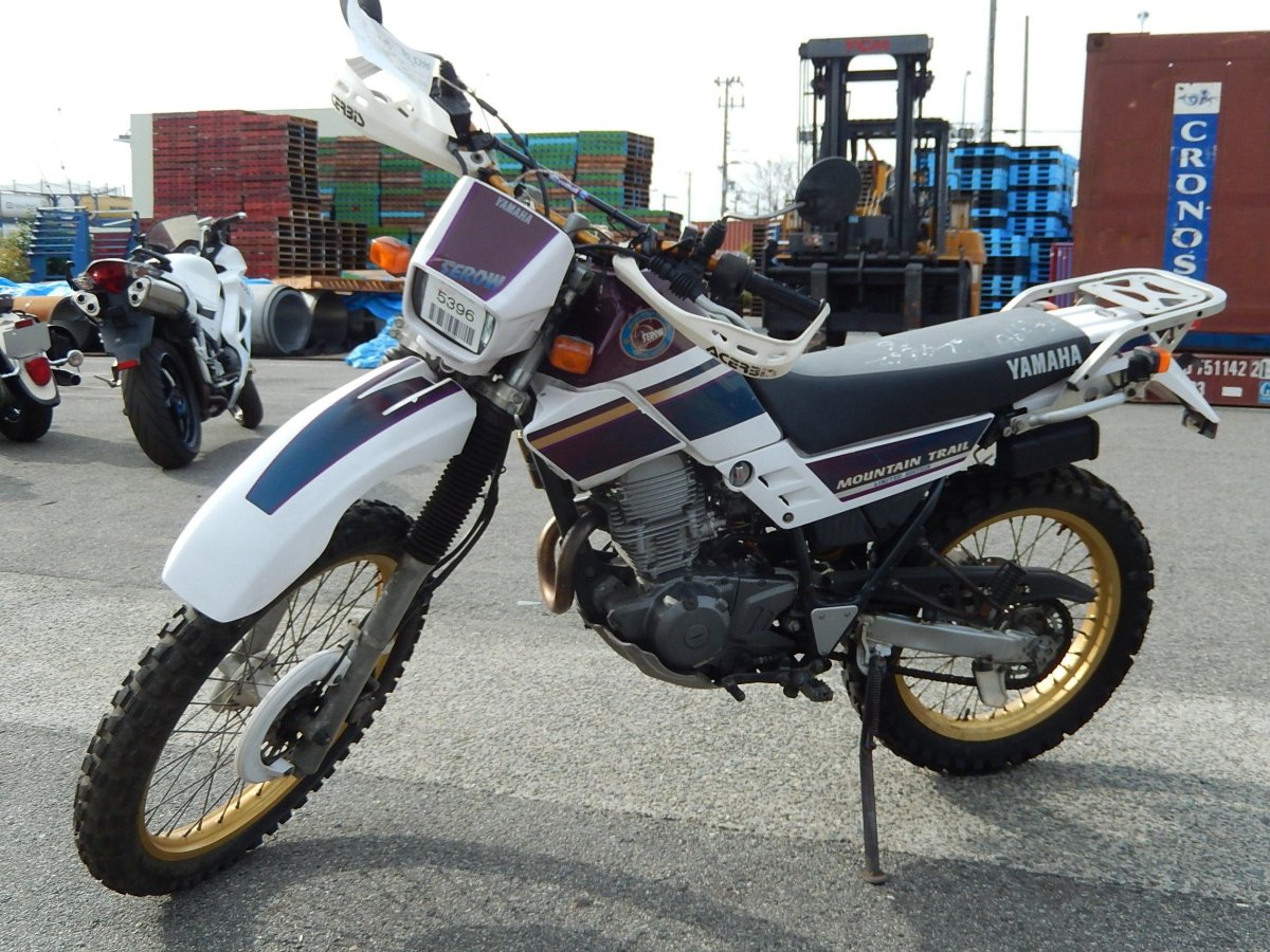 Мотоцикл Ямаха Серов 225