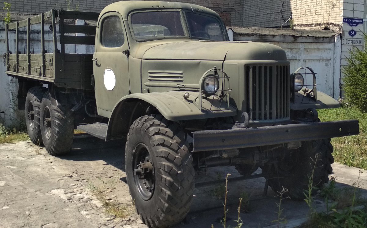 Памятник ЗИЛ 157