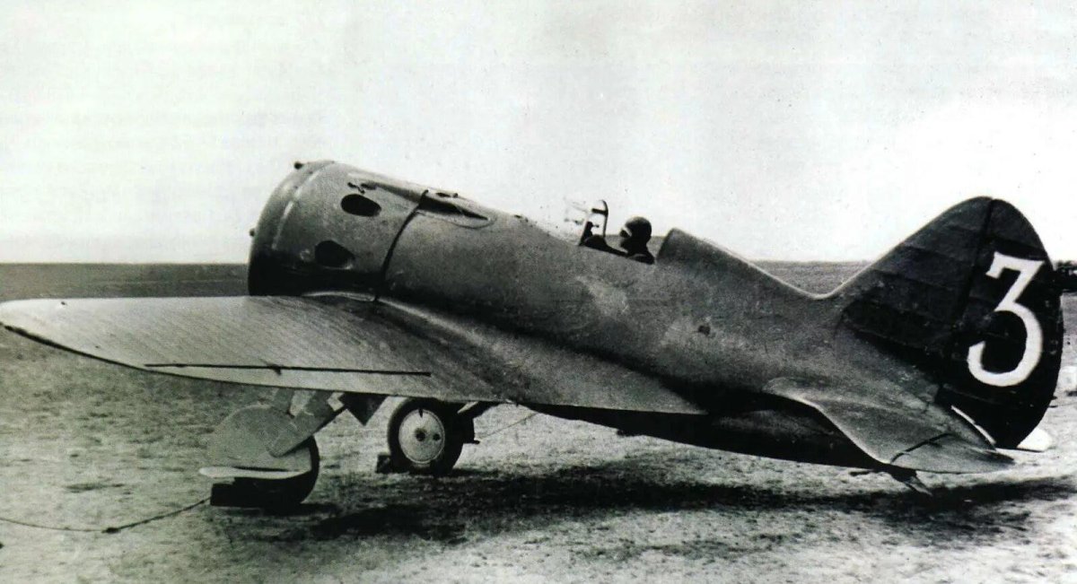 Советский самолёт истребитель и16