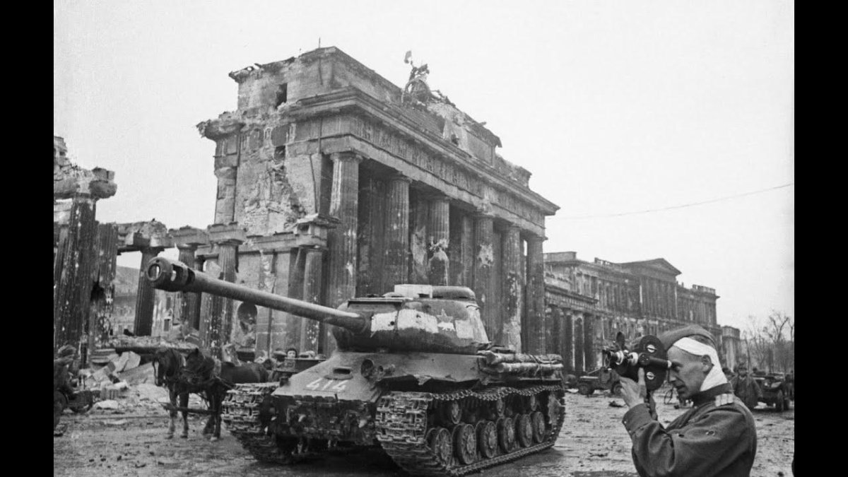 ИС-2 В Берлине