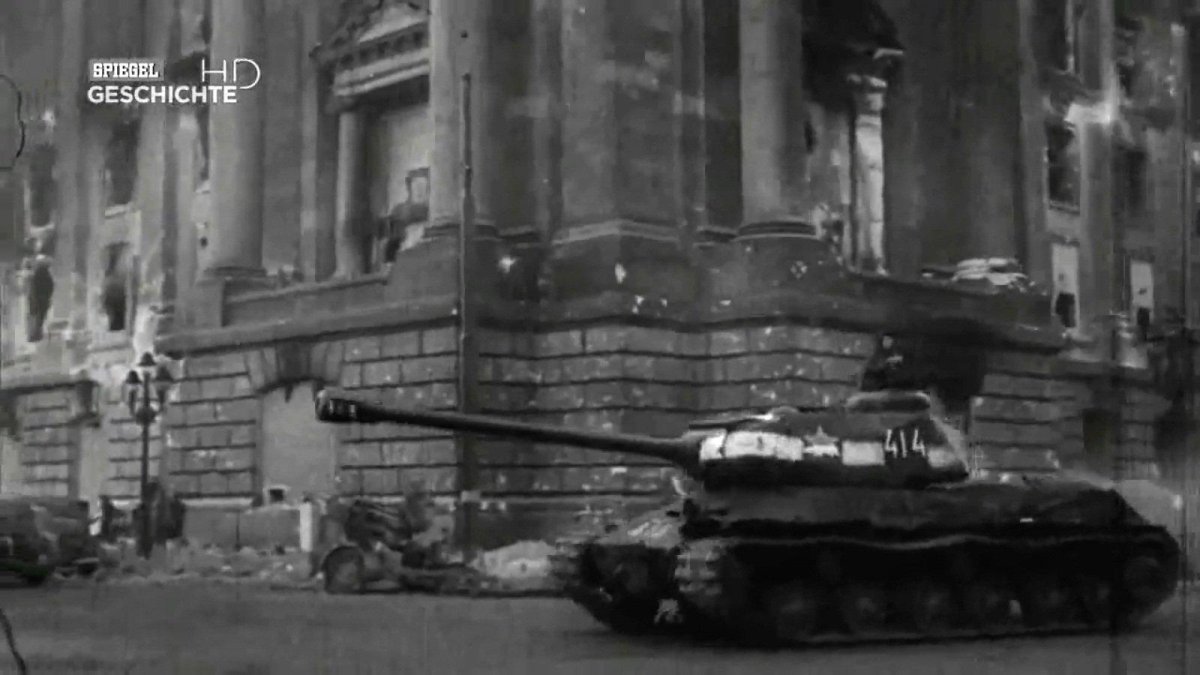 Танк ИС 2 В Берлине