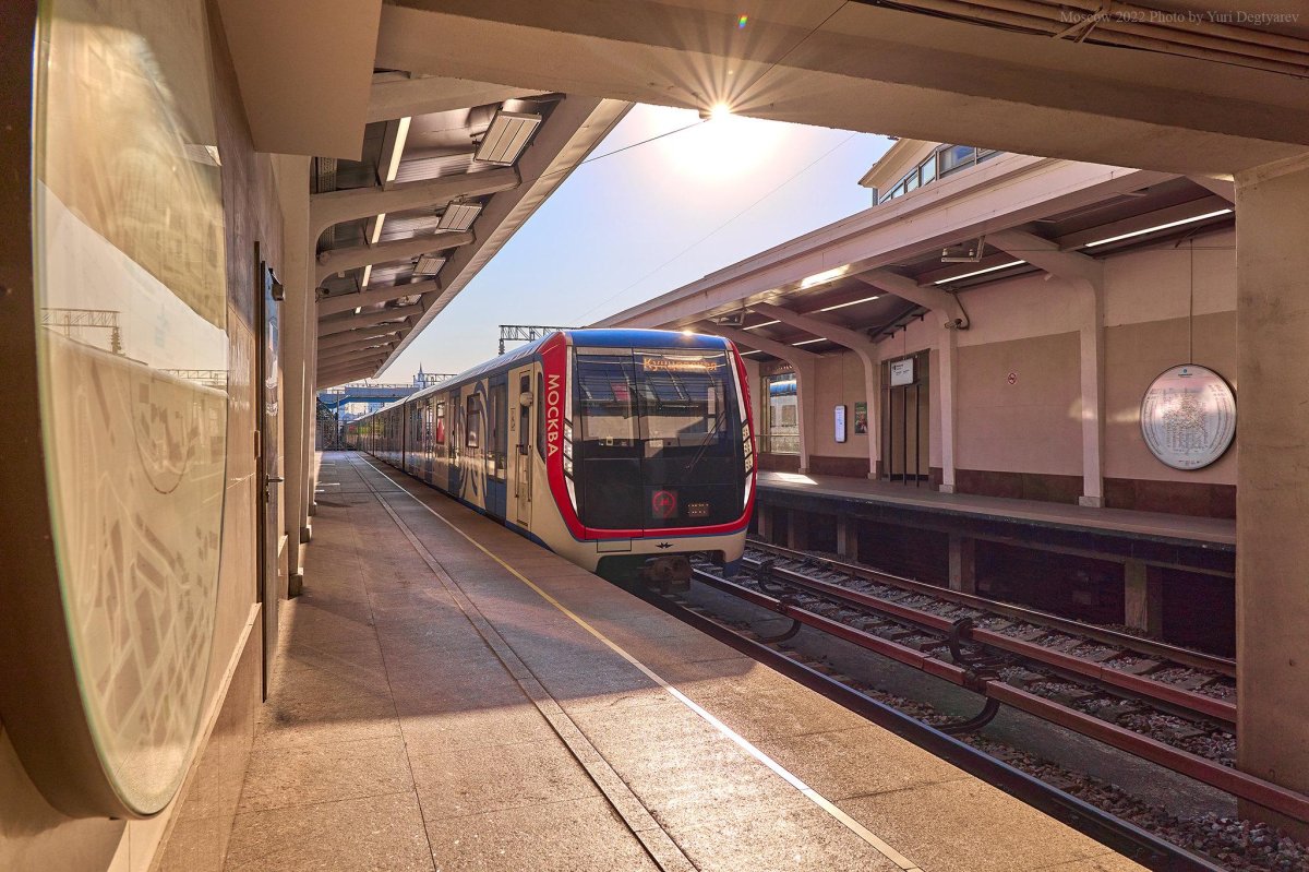 Поезд метро