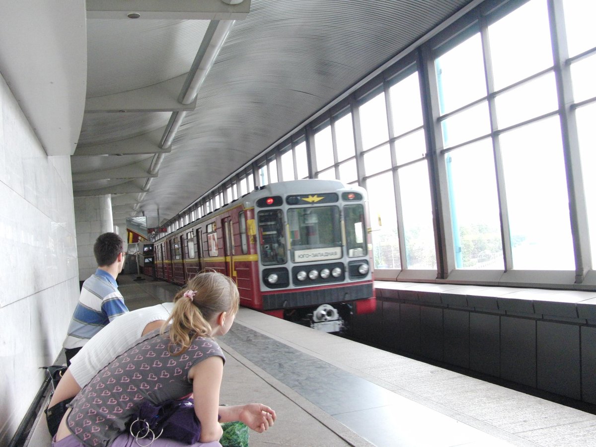 Метро Русич