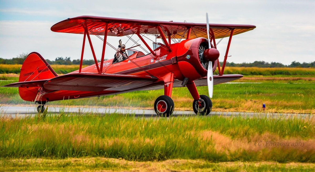 Биплан самолет