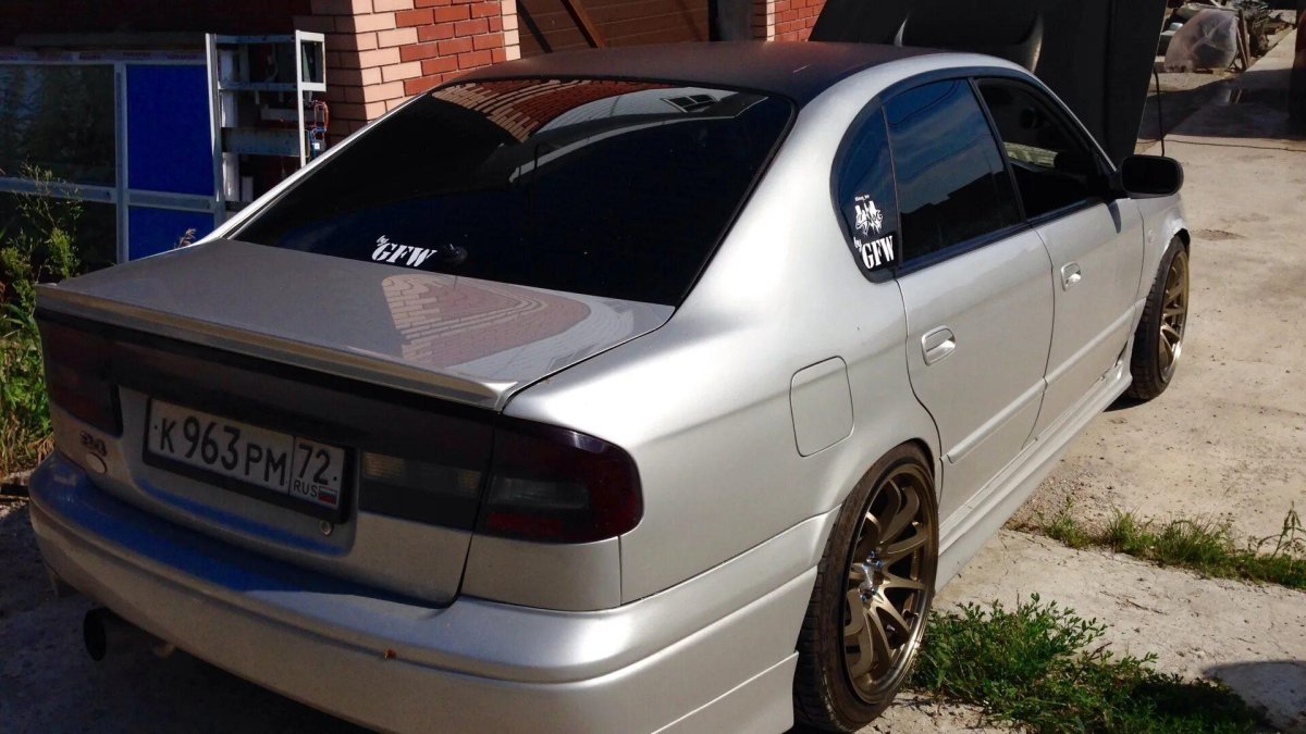 Субару б4 белый