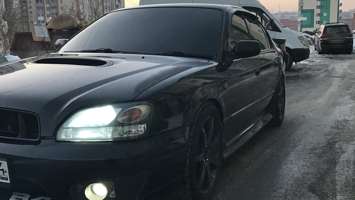 Subaru Legacy b4 черный