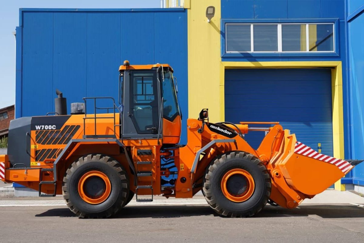 Универсальный погрузчик Амкодор