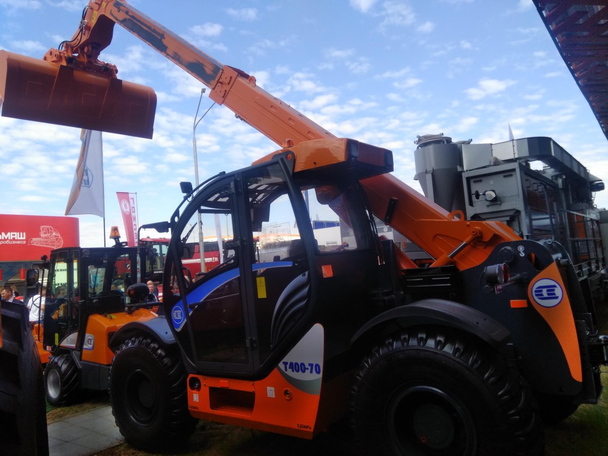 Телескопический погрузчик UMG 3507