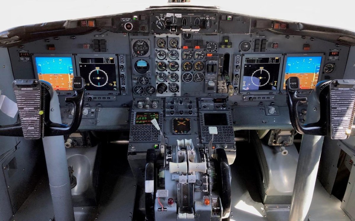 737-200 Cockpit
