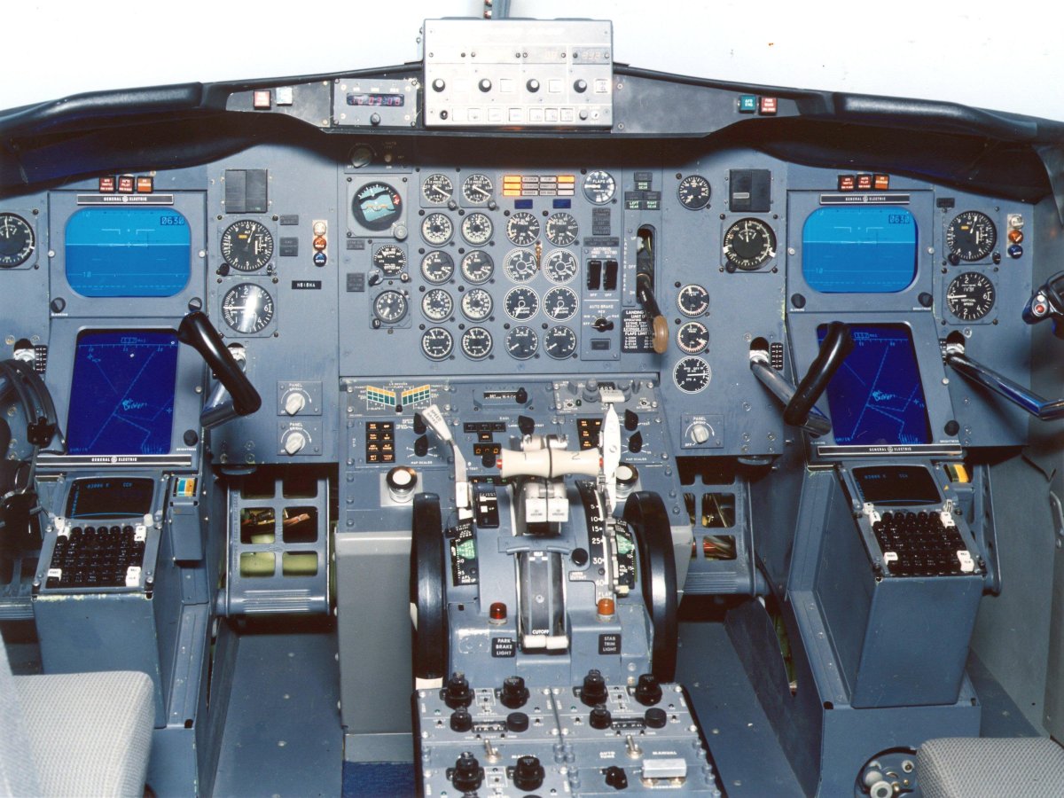 Боинг 737 200 кабина