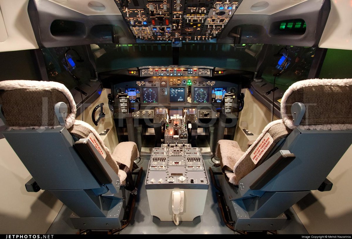 Боинг 737-800 кабина пилотов