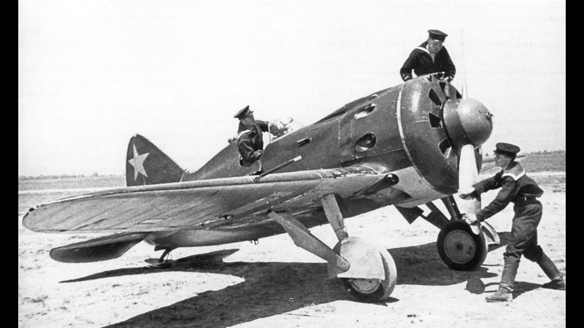 Советский истребитель и-16