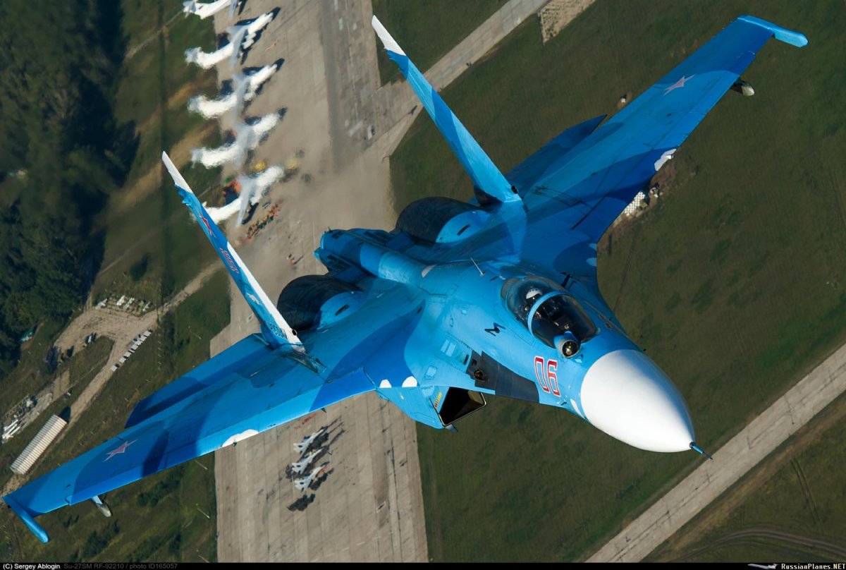 Самолет Су 27