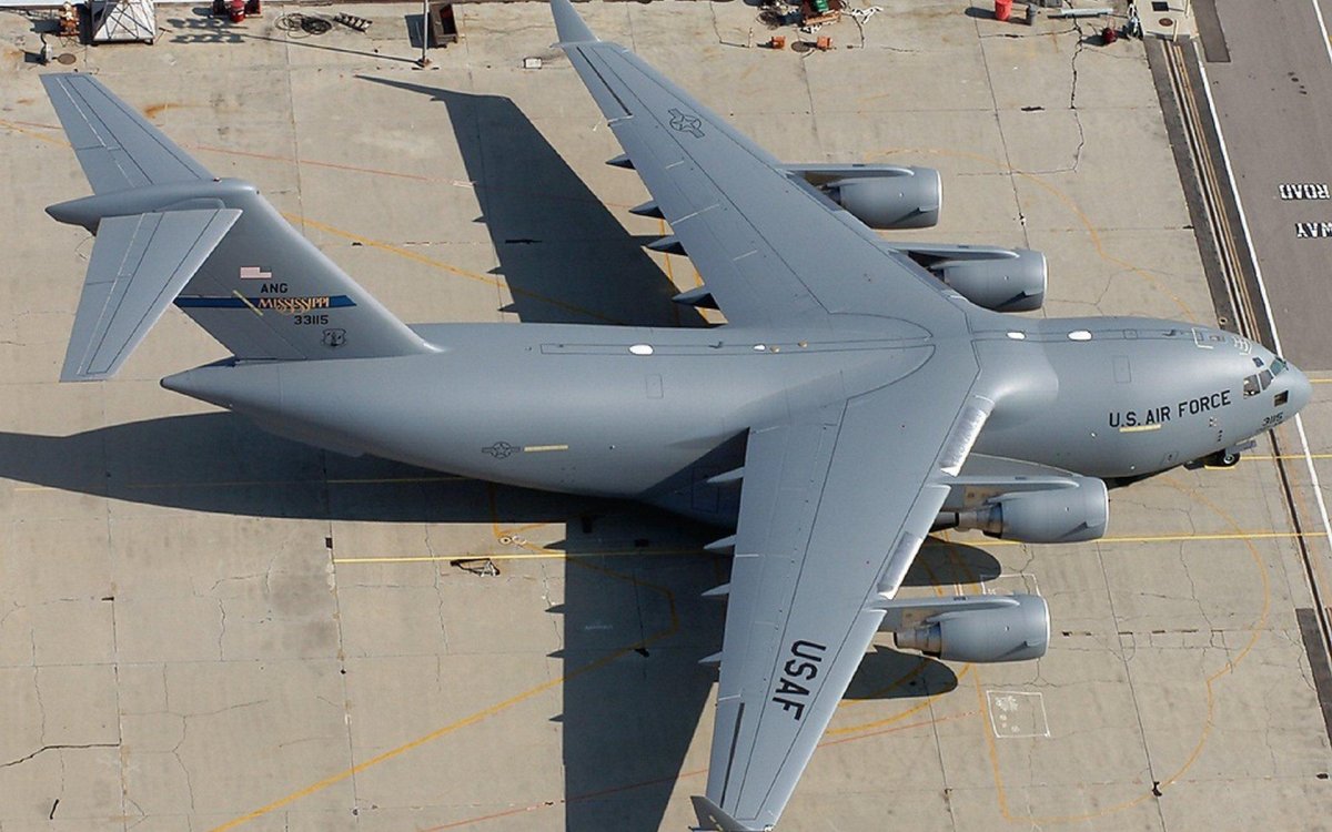 Самолёт ВВС США C-17a Globemaster III.