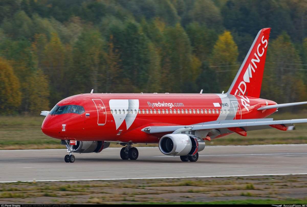 Сухой Суперджет 100 Red Wings