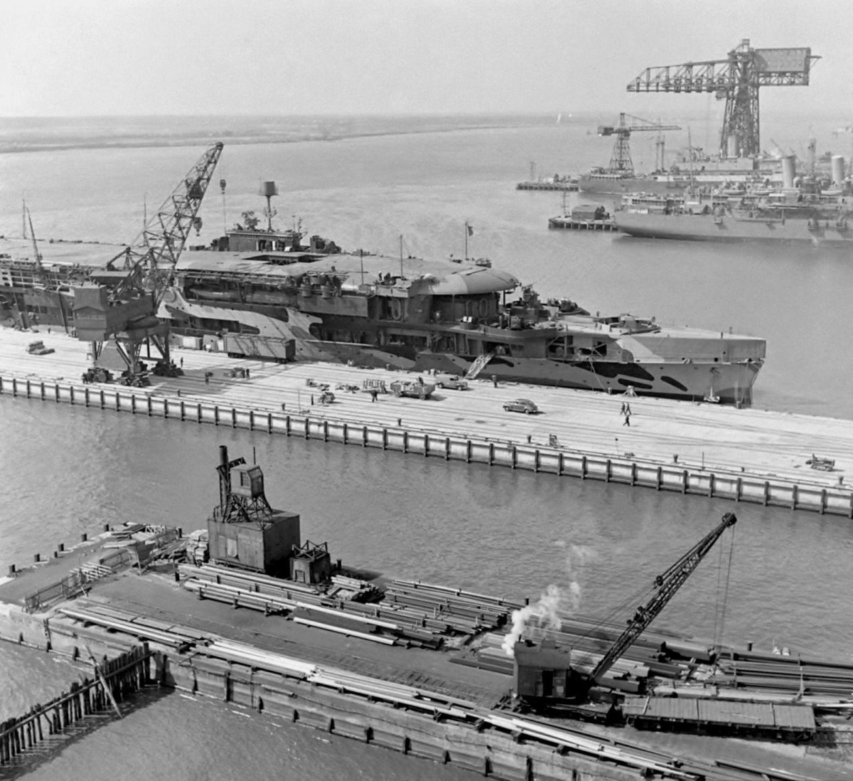 HMS Furious авианосец