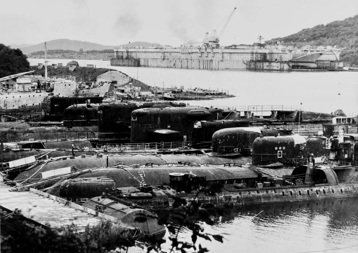 Бухта Чажма подводная лодка