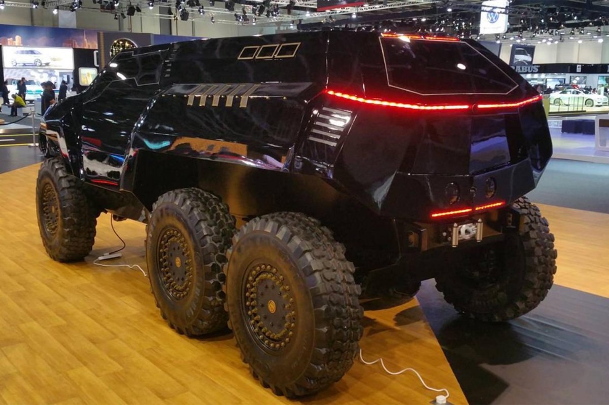 Шестиколесный внедорожник Devel Sixty