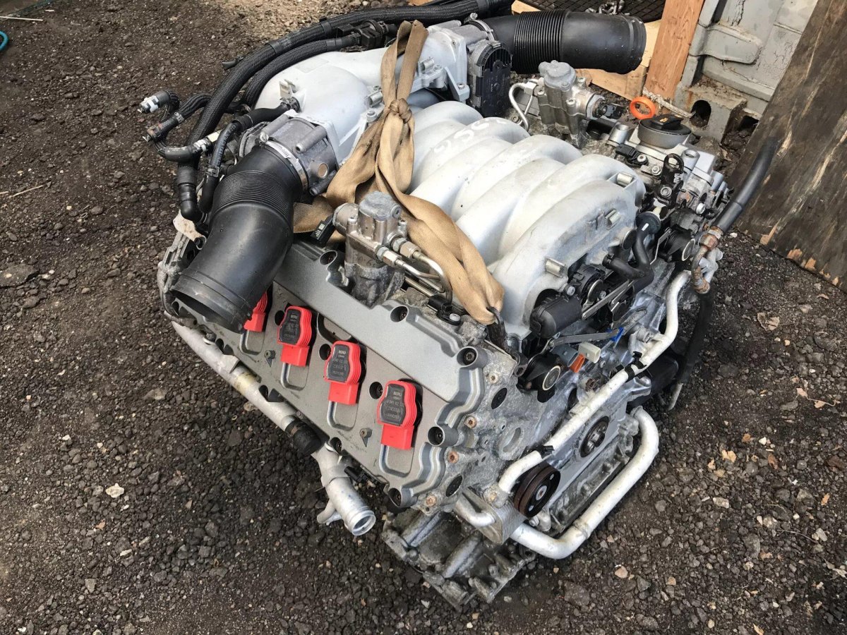 Мотор Ауди s8 v10